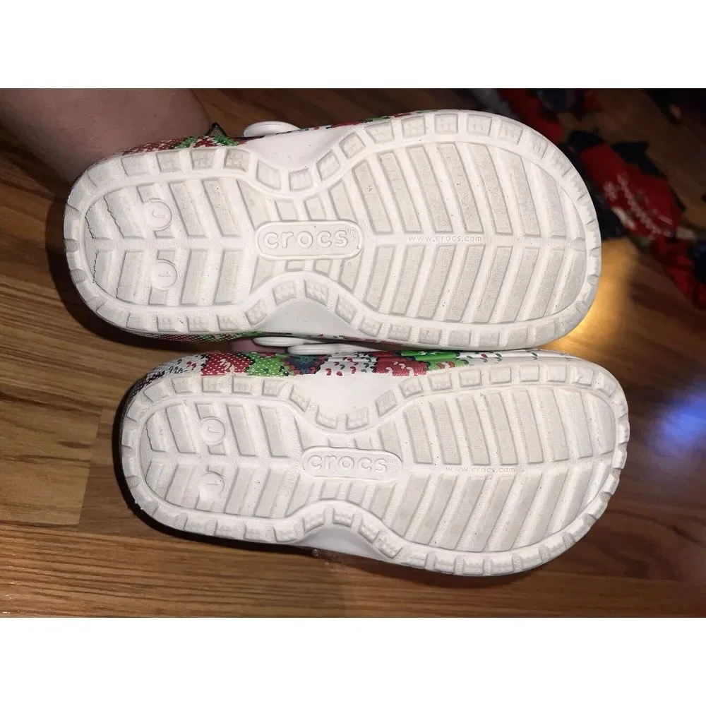 Crocs Kids J1 Classic Fuzzy Lined Holiday‎ Christmas Charm Clogs W Jibitz